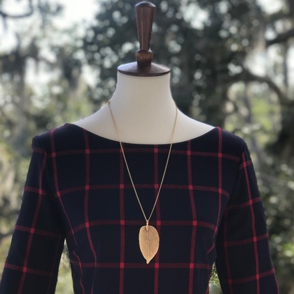 NWT Long Gold Feather Necklace - Picture 6 of 8